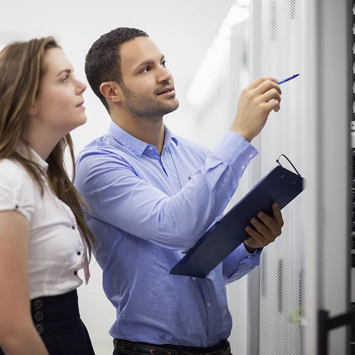 data_Centre_technology__people_working